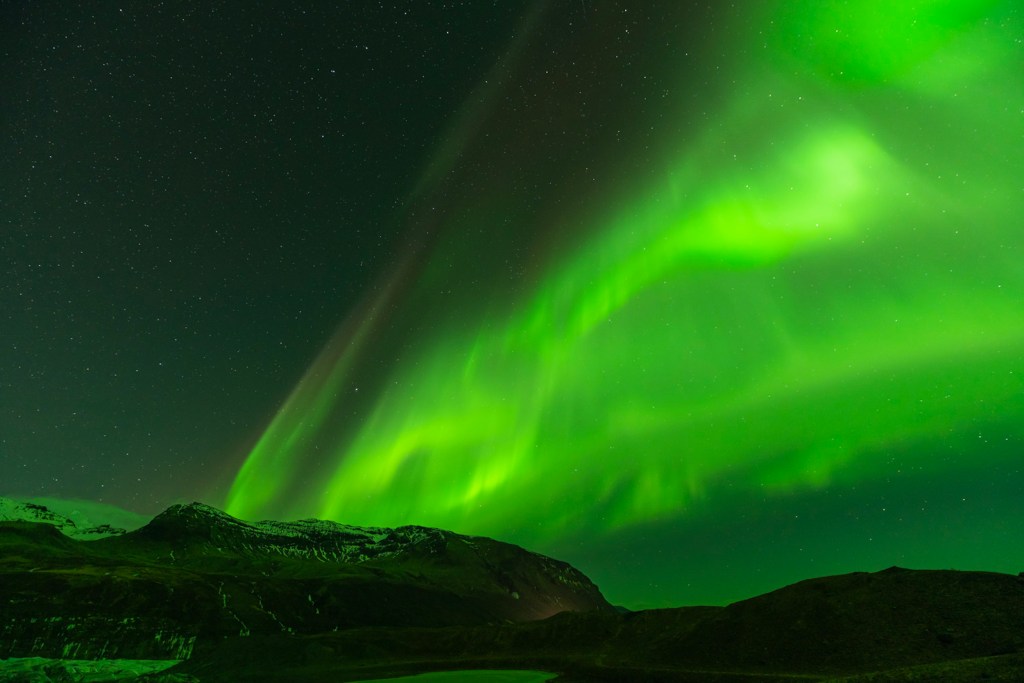 Thumbnail image of an Iceland aurora borealis for the night sky category