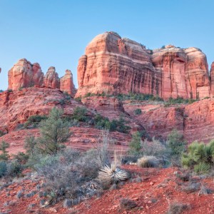 The red Cathedral rock juts gracefully out of the sandstone, limestone and basalt ground, creating an impressive cathedral feeling.